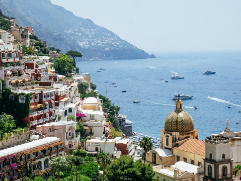 A yacht charter along the Italian coast presents the oppAdmire the beautiful coast and islands on an Italy yacht charter