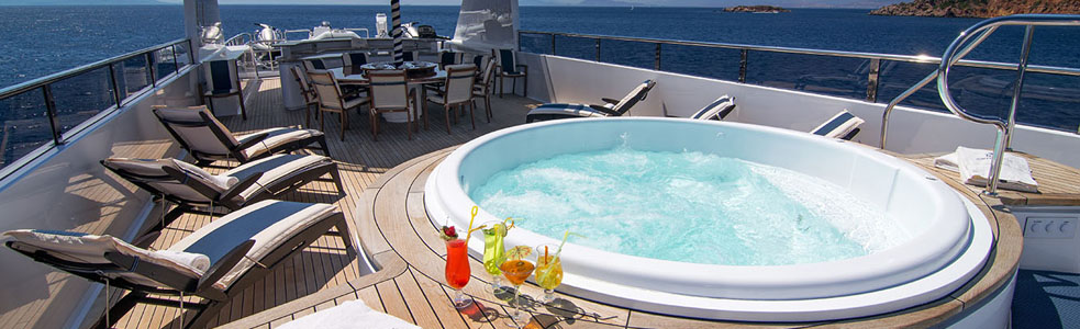 small yachts with hot tubs
