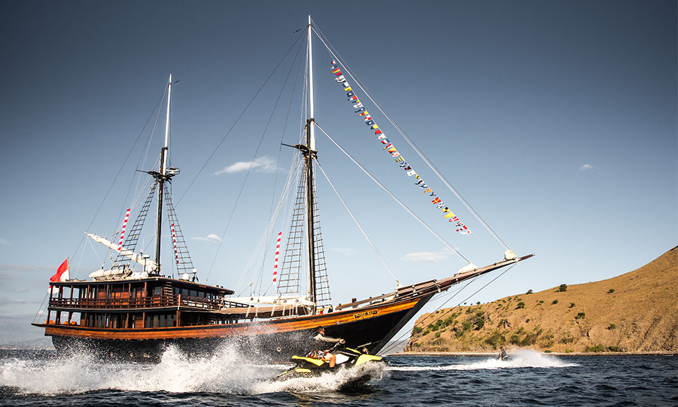 50.9m S/Y DUNIA BARU for Charter cruising on water