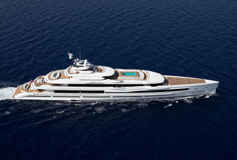  Luxury Yacht Charter